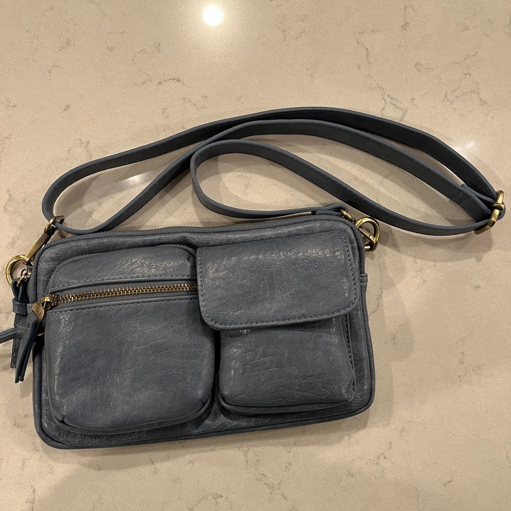 Compact Gray Crossbody Bag with Adjustable Strap and Textured Leather